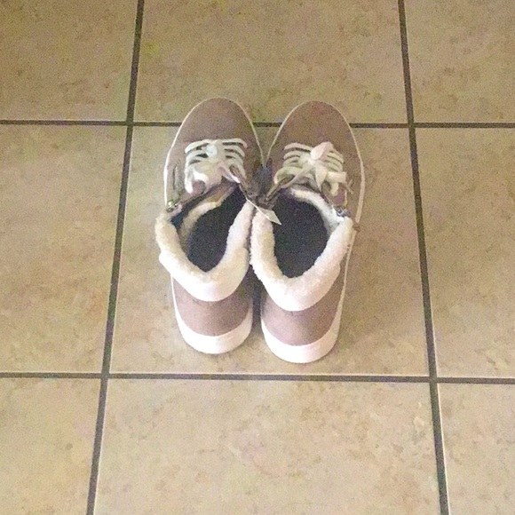 New New, booties/sneakers (11)💕🌸NWOT 💕 - Picture 3 of 6